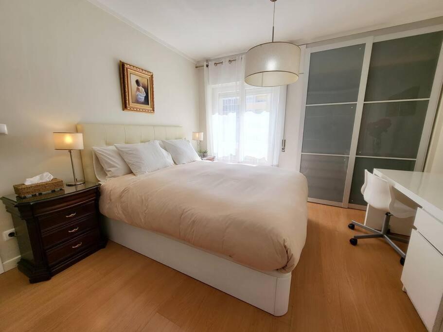 Family-friendly Flat 2br 2ba Metro Telheiras Lissabon